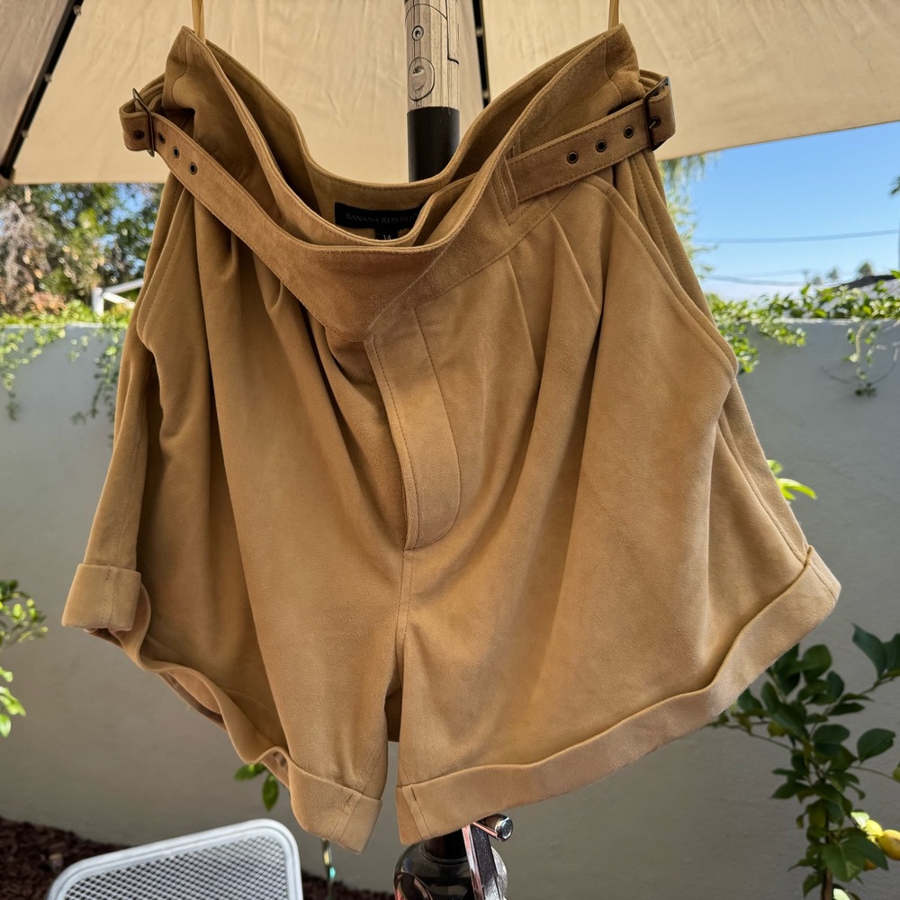 NWT Banana Republic Women's High Waist Genuine Goat Suede Tan Shorts